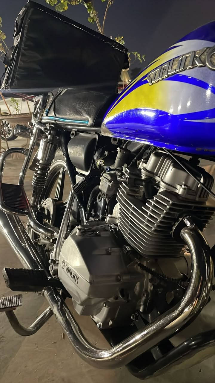 دراجة سونك 5 كير مابيها شي الدراجة بس الكابريتر تعبانه رايدها 450 ألف بيها مجال بسيط
***********
