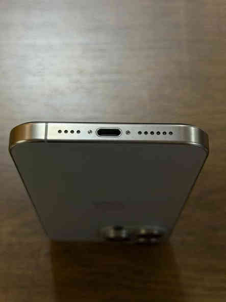 السلام عليكم 
للبيع آيفون 15 برو ماكس  ذاكرة 256 بطارية 85 مع الملحقات ( كارتونة + كيبل اصلي ) النظافة مثل ما موضح بالصور 

المكان حلة —- *********** 

السعر : مليون قفل
