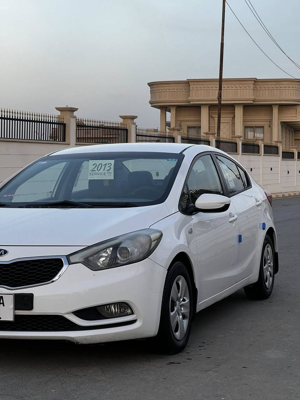 السلام عليكم جميعاً كيا سيراتو خليجي موديل 2013 رقم صلاح الدين دولي بسمي محرك 1600 تحكم استيرن حساس خلفي كأمره  كير ومحرك مكفولات تخم تاير جديد صدر امامي وخلفي جديد تبريد🥶 بيهة صبغ شبرين فقط باقي مكفول السياره مال جناي العنوان صلاح الدين بلد .الاتصال 
***********
