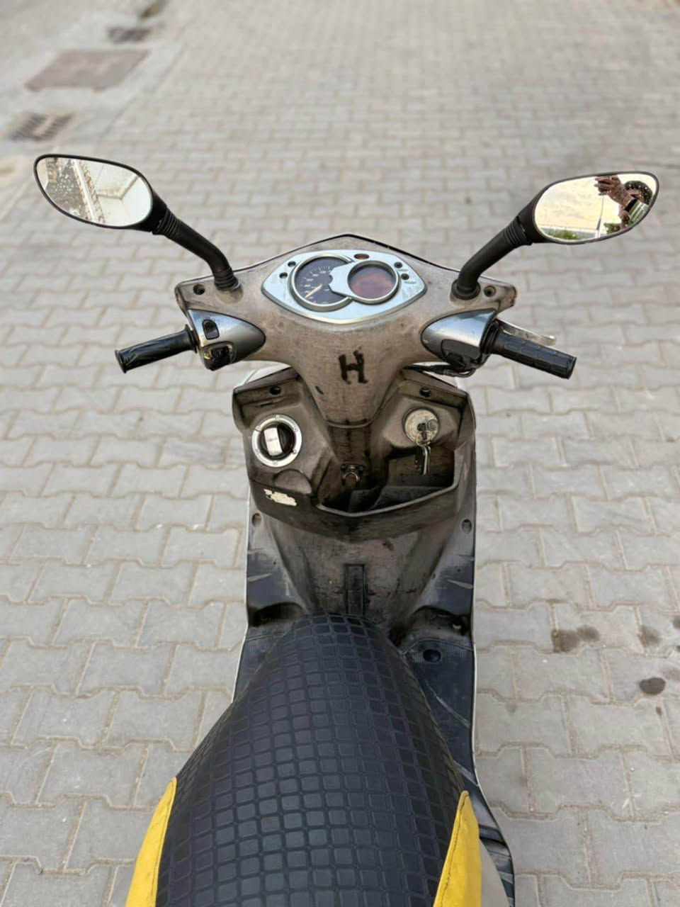 للبيع دراجه مال رمبه سكنس فحل ياباني اصلي قبق البانزين نفخ ستان كهربائي نوزل خطين شلعه معدل خير من الله سلف هندركفراته اصليه  محرك بلادي برغي مملعوب بيه كهربائيات كلها شغاله اوراقها كامله دراجه مكفوله اي نقص مابيها السعر《850》الف العنوان بغداد الكرخ الاتصال على الرقم *********** بغداد, العراق
