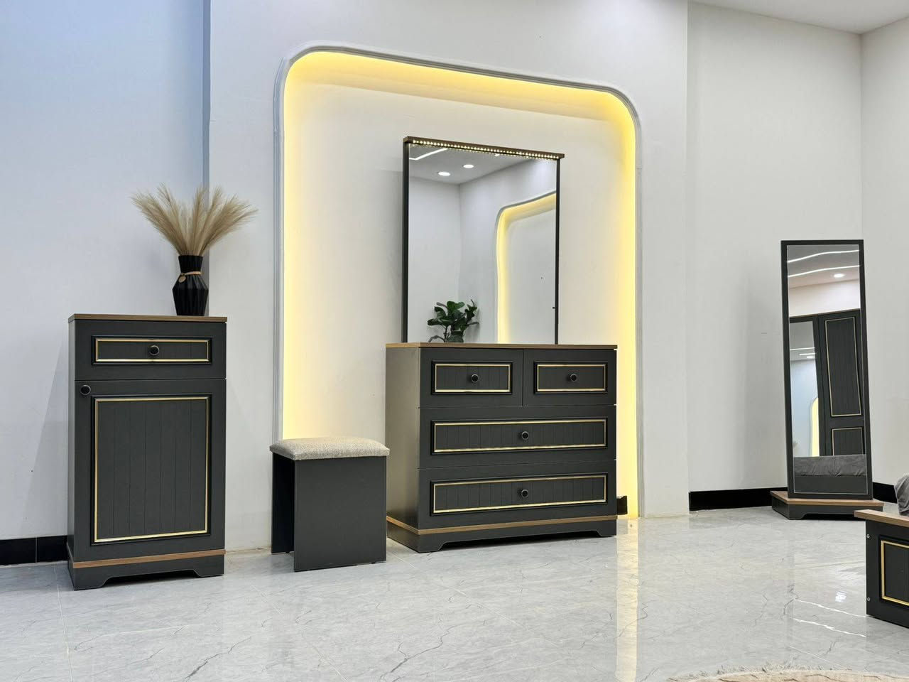 بعض القطع الفنية لاتحتاج الى وصف .😍.
فجمالها ودقة ابداعها يغني عن كل الكلام...,😍غرف 
 تركي  اصلي المنشأ بتصميم راقي يحقق كل ما تتمناه🥰
🌷كل هذا تجدوه لدينا🌷

#اثاث_عصري #اثاث_كلاسك #موديلات #فخمه 

✨ مــــجمع  السند يقدم لكم غرف نوم  

        

كل ما هوا جديد ومميز تجدونه  مجمع السند😍

العنوان تكريت شارع الزهور مقابل احمد العبيدي........

          لسنا الوحيدين لكننا الافضل 😍
الاستفسار اكثر يرجى مراسله الصفحه او الاتصال بالأرقام التاليه 
***********

***********
