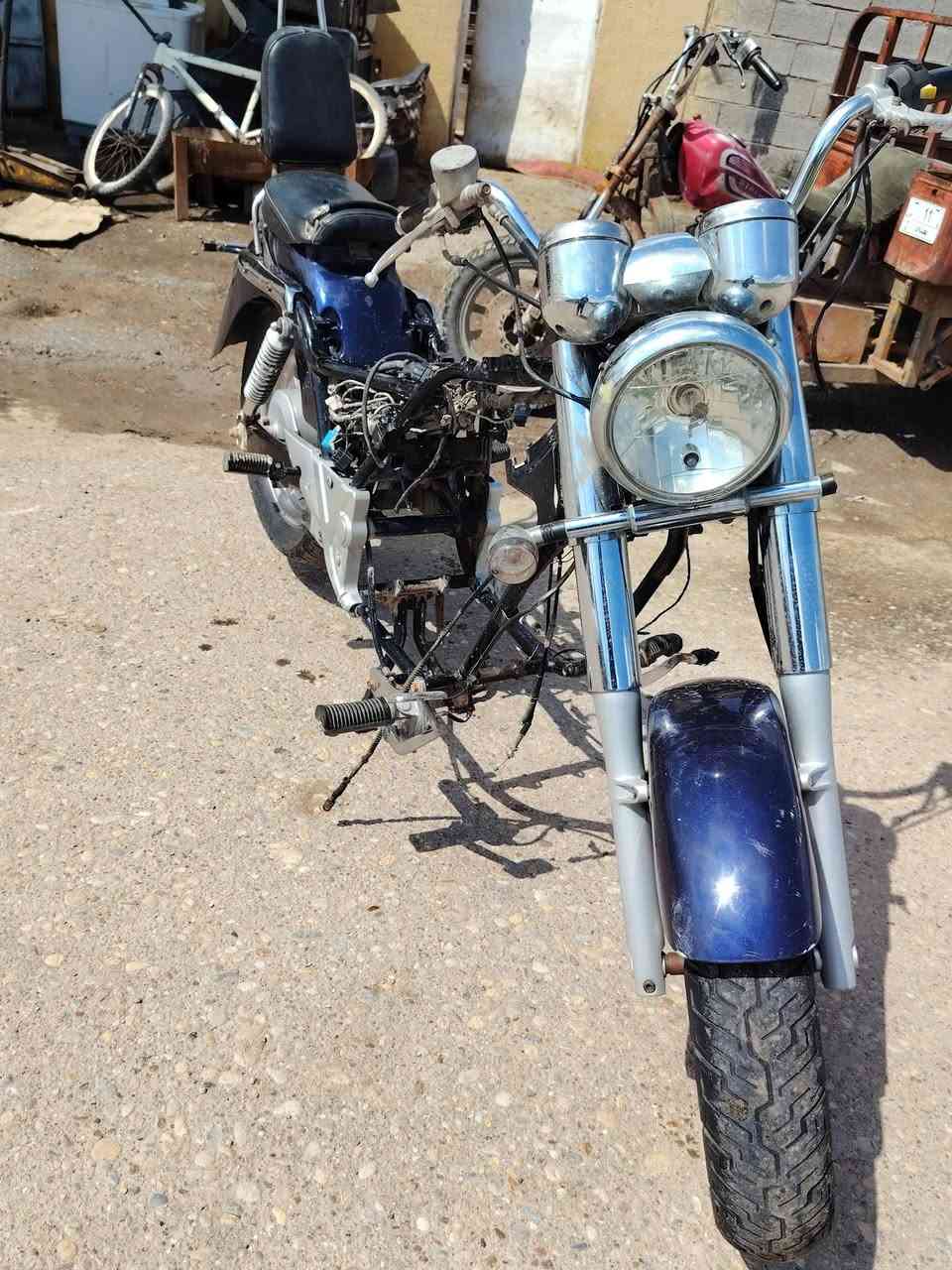 دراجه هارلي للبيع بدون مكينه كشن  تانكي كامله عوزها بس مكينه ***********

