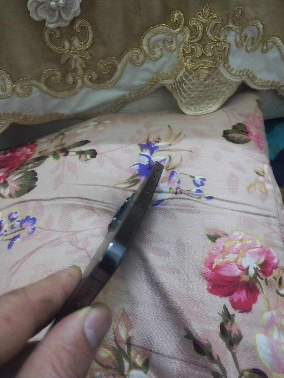 ايفون ١٣ برو ماكس ولا شخط بي ذاكره ٢٥٦ بطاريه ١٠٠ استخدام مال بيت شخط مابي الجهاز فقط بدلت بي شاشه اصليه سعر الجهاز ٥٥٠ قفل المكان بغداد ***********
