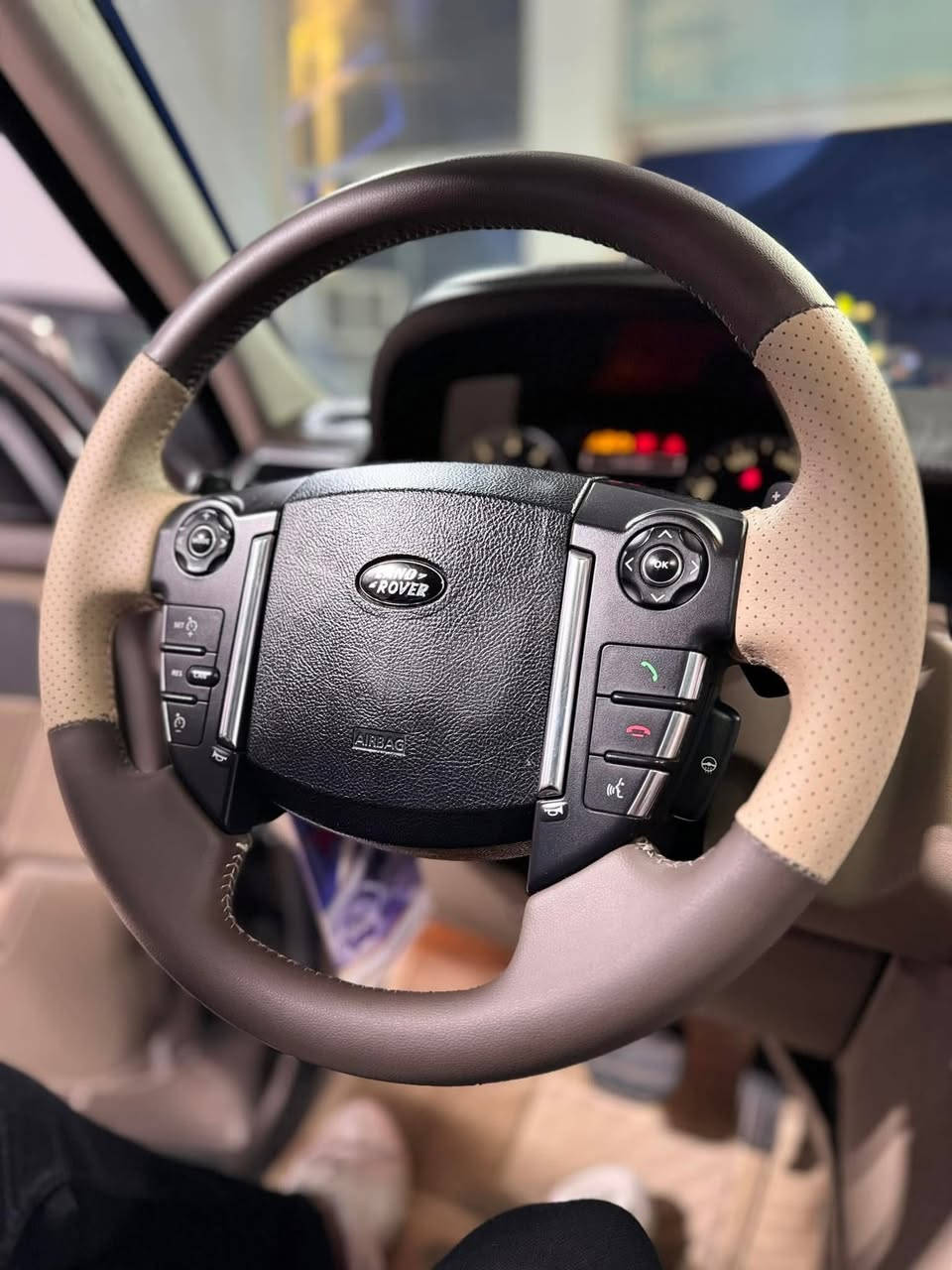 _ اسم السيارة : رانج روفر خليجي  الفئة :       سبورت الموديل : 2013 اللوحة : رقم دهوك وكاله او مداور  ارباك : سليم  عداد المسافه :  175 الف  نوع الضرر :  بدون اي ضرر كفالة عامة  المواصفات............ محرك 8 سلندر   فتحة سقف بصمة تشغيل 4 ابواب بصمة 5 كامرات  حساس خلفي  حساس امامي  نظام جوبلسات صعود + نزول اريل نڤگيشن كشنات جلد كهرباء + تدفئة + تبريد  مساج كشن  ستيرن كهرباء   سستم صوت هارمن كاردن  12 سماعة  تحديد مسار  هاند بريك دگمة خزن ميموري  انظمة تحكم  انظمة قيادة نظام تثبيت السرعة   اهلا ومرحبًا بكم في اي وقت  العنوان النجف الاشرف حي الجامعة مقابل المدينة المائيه السعر 170
للاستفسار ***********
