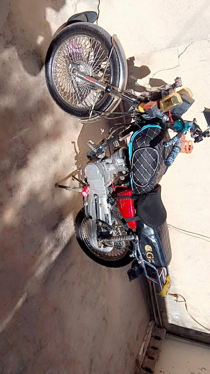 اسلام عليكم موطور للبيع موديل 21محرك مفتوح اربعه كير شرط من الويل للوي نشاط فول***********
