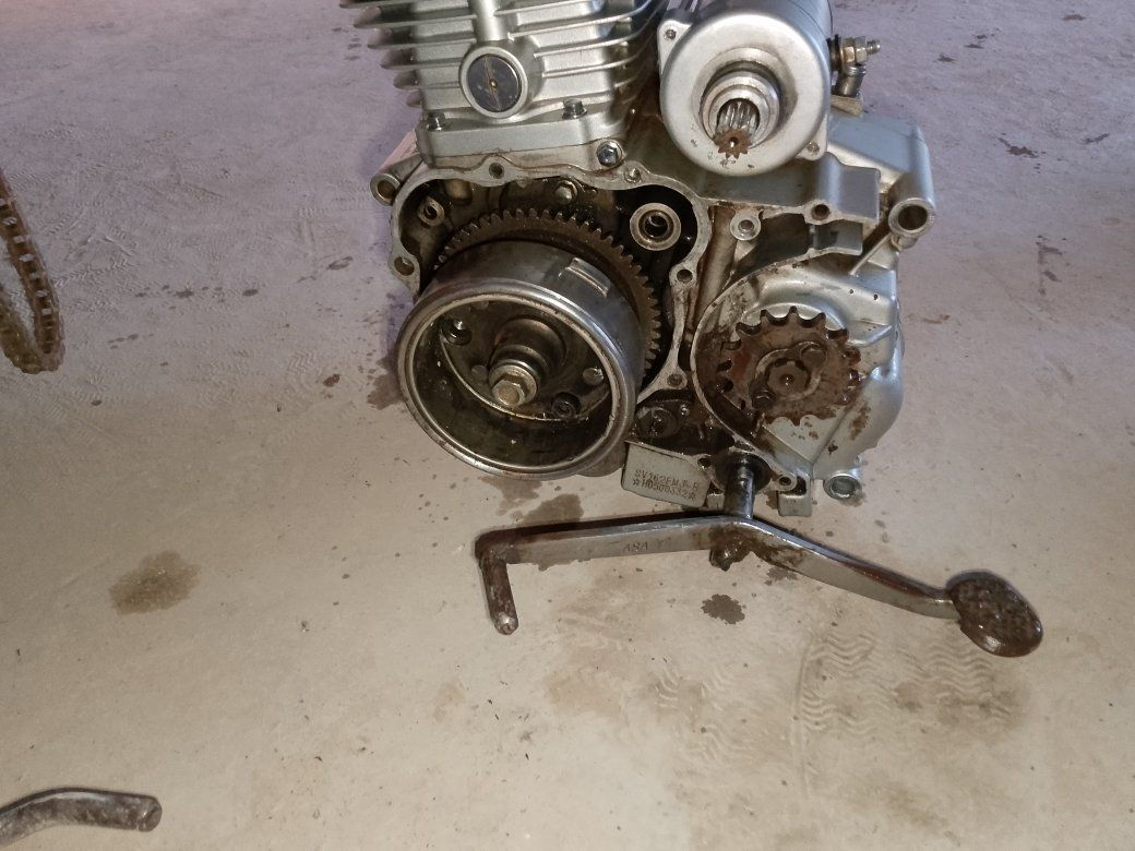 السلام عليكم مكينه سيفان للبيع 90 بيه مجال الستفسار *********** المكينه نضيفه
