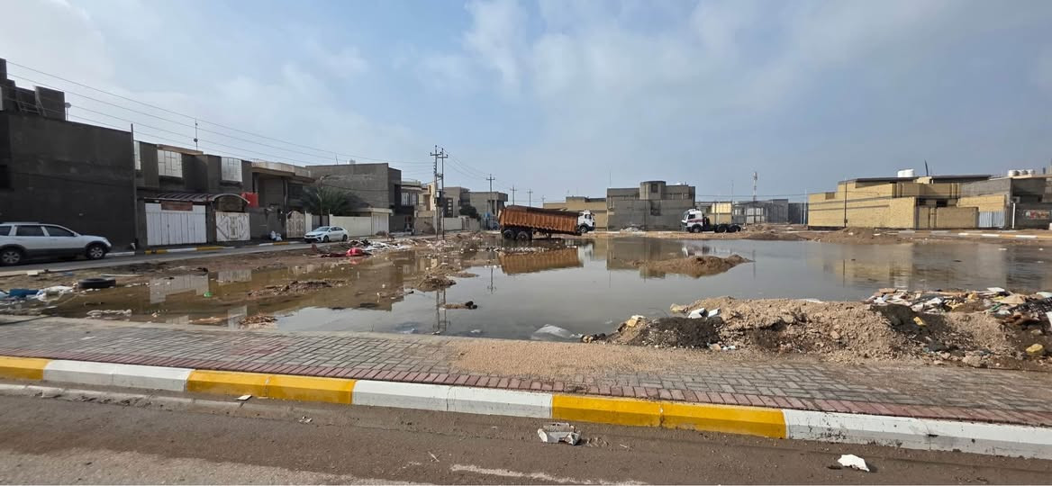 قطعة ارض للبيع 
حي النفط -شارع البانزين خانه ثاني فرع على اليسار 
المساحة 450 متر
رقمها 21/20 مقاطعه ٥ ام التلول 
مقابلها ساحه فارغه
بأسمنا حره غير مطلوبه وجاهزه للتحويل
للتفاصيل والاستفسار ***********
*********** السماوا, المثنى
