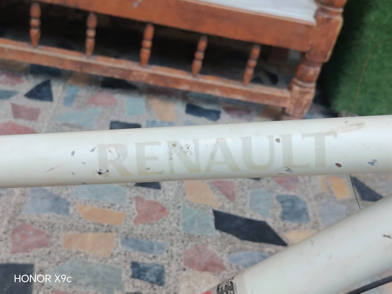 السلام عليكم 
دراجه هوائيه من ماركة ((  Renault))  الفرنسيه 🇫🇷 
الدراجه بحاله ممتازه👍👍✅ 
الكير من SHIMAno 🤑
تتميز بوجود ناقل حركة (شيمانو) بـ 3 تروس أمامية و 7 خلفية، مما يوفر 21 سرعة.الإطار مصنوع من الألمنيوم، ويبلغ حجم العجلات حوالي 28 بوصة، وهي مناسبة للمسافات البعيدة والسرعة.
السعر 160 الف 🤑🤑🤑 
العنوان // بغداد البلديات 
للاستفسار موبايل 
***********
