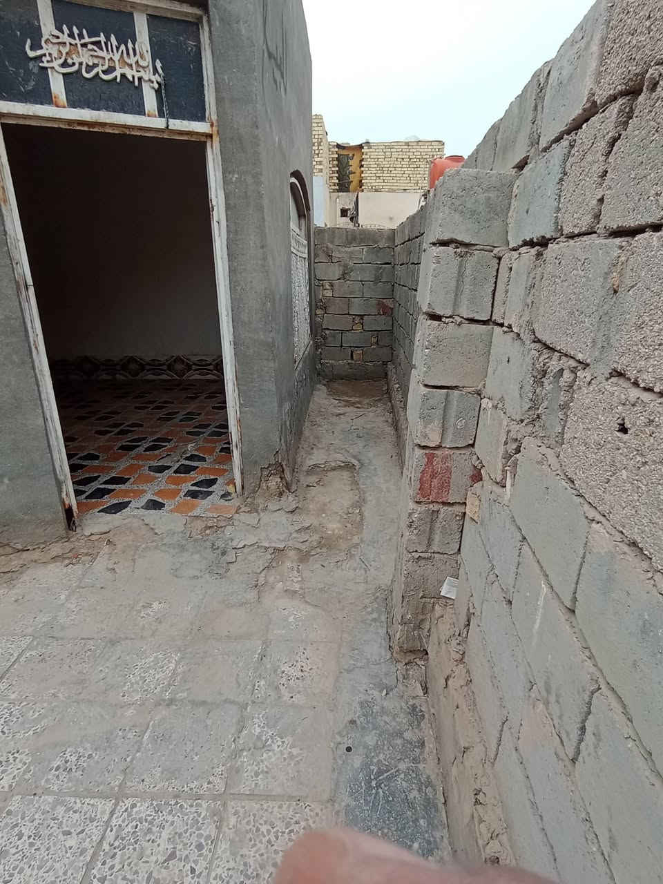 بسبب الوعود الكاذبه تم اعاده النشر بيت البيع المساحه 200 يحتوي على غرفه وصاله مطبخ وستقبال صحيات داخليه البيت حي الحسين كاع الفوازيين البيت اصلاح زراعي السعر (17)بيه مجال الاتصال على الرقم ***********
