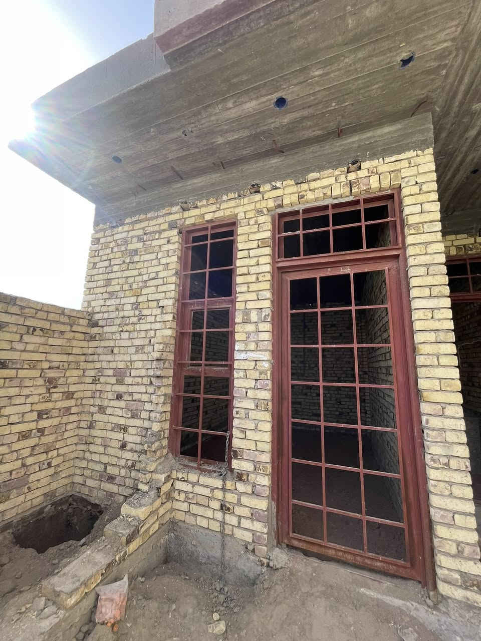 السلام عليكم 
هيكل للبيع مساحه 125 م
كونكريت مسلح بناء درجه أولآ
يحتوي غرفه ومطبخ وصاله واستقبال وصحيات داخليه وخارجيه
مجاري كامله ومفروش سبيس 
العنوان  
عرصات الحاج حيدر هندي 
حولي الخصيمه شارع ابو لمى قرب الجامع 
رابع بيت عن التبليط 

اللاستقسار مراسله الصفحه او واتساب 

‪0 7762924284
