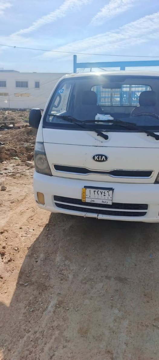سلام عليكم كيا حمل 13 لبيع
مكفوله كفاله عامه من الصبغ والبارد والشاصي
وكير واكسن والمحرك رقم واسط تحويل مباشر 
مشروع وطني مكان السياره واسط فضاء الصويره 
السعر 96 بيه مجال حك الجيه 
رقم الهاتف ***********
