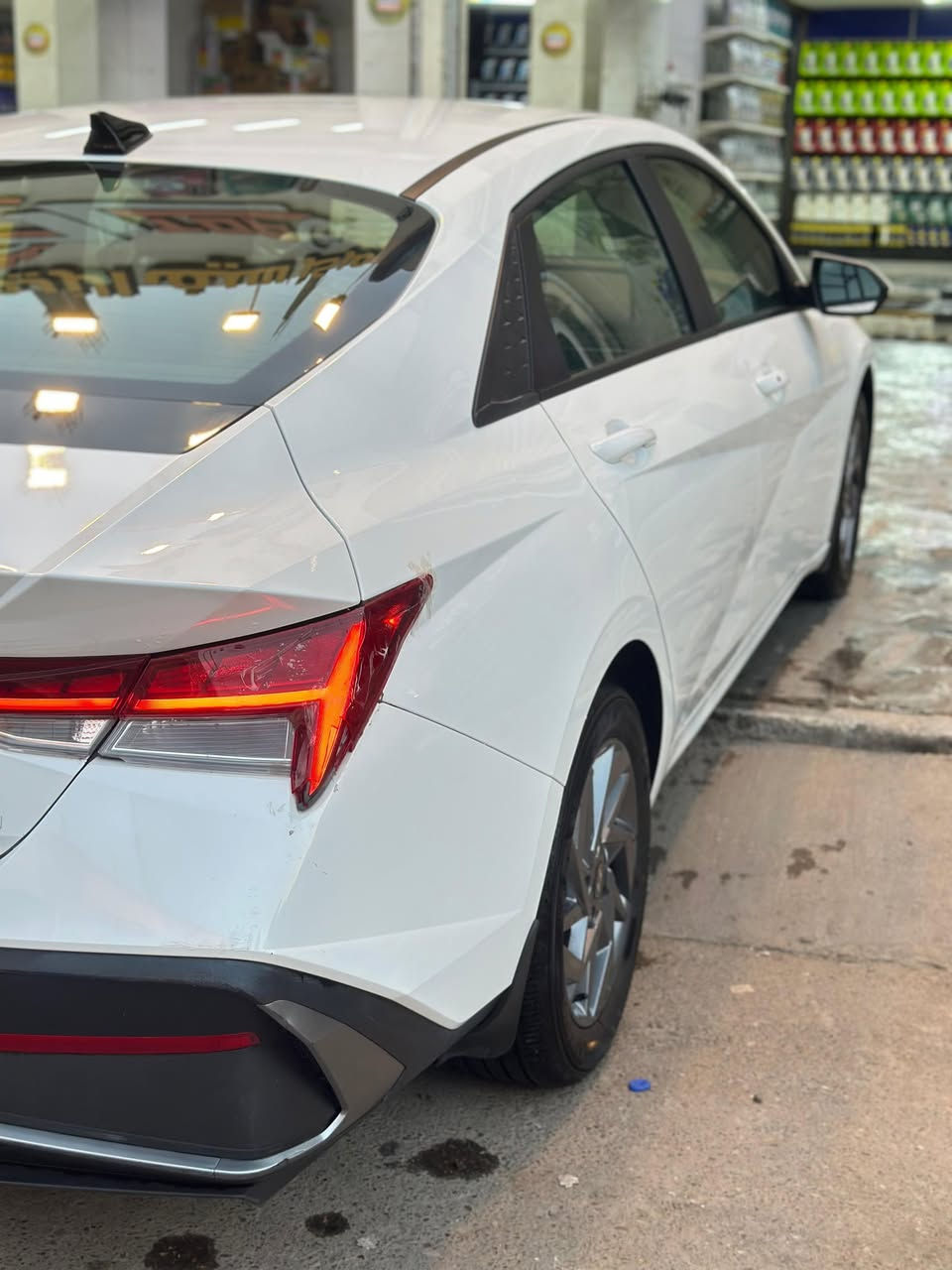 النترا موديل 2025 هايبرد بلو اعلى فئة اقتصادية وحش امريكي حالها حال اللمتد بأغلب المواصفات ماشية 13 الف فقط
حادثها كلش بسيط خلفي بالجنطة راجع بارد بدون صبغ تكحيل شخوط فقط رقم بغداد بأسمي تحويل بنفس اليوم

المواصفات.......(لون ابيض صدفي) 
1-بصمه تشغيل عن بعد+ تشغيل ابواب وصندوك. (بصمتين ابواب لمس قفل السيارة) 
2-تحكم ستيرن 
3-التحذير عند مغادرة المسار 
4-الهاند بريك بصمة
5-شاشة لمس تدعم نظام الابل كار بلي والاندرويد اوتو كيبل او بدون يربط التلفون واير ليس و GPS
6-لايت لد 3عدسات وسكنات لد
7-مانع انزلاق
8-كير نظامين اوتماتيك و S عادي
9-رادار أمامي رادار خلفي رادار جانبي 
10تبريد منفصل
11-ويل كب كروم بلادي
12-تحديد مسار 
13-قيادة ذاتية
14-مثبت سرعه 
15-وقوف ذاتي 
16-مانع اصطدام
17- ثلاث انظمة قيادة (ايكو - سمارت - سبورت )
18-شاشه دجتال 
19-كاميرات خلفية 180 درجة 
20-محرك 1600 هايبرد فئة بلو اقوى فئة اقتصادي بالهجين
21-حساسات امامي حساسات خلفي
22-حساسات انذار فتح الأبواب عند المشي 
23-حساسات حزام امان عن الجلوس
24-لايت اوتو
25-اوتو هولد
26- عداد سرعة نظامين حسب الاختيار
27-نظام الايرباك كله بلاد
28- استقبال ذكي
29-مسويلها ادامة نانو سيراميك حماية 

السعر 169 وبيها مجال بسيييييط 

الرقم الهاتف للأستفسار ***********
العنوان بغداد 
السيارة نظيفه بشكل على ايدي اروح للدوام وارجع مصارلي ثلاث اشهر جايبها تجي تشوف بعينك وتقتنع
