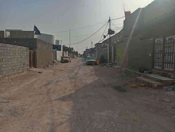 للبيع بيت طابو زراعي مطار خلف مجمع عماد سكر مقابيل الرادار قرب سكله سلمان الغزالي صب مسلح كونكريت غرفتين وصاله استقبال مطبخ بناء حديث المساحه ١٥٠ متر السعر ٧٣ شارع ١٠ الشراي يتصل *********** النجف الاشرف النجف
