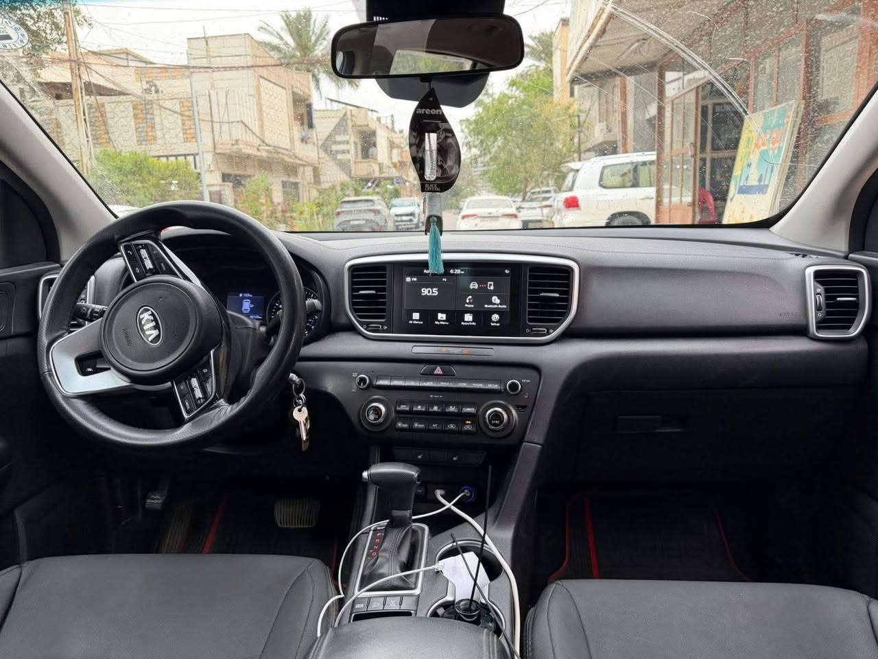 السلام عليكم كيا سبورتج موديل ٢٠٢٠ وارد امريكي لون سلفر ماشية ٩٢ الف كيلو حادثها فقط جاملغ صفحة السايق و مصبوغ فقط المواصفات كاميرا خلفية شاشة كرسي كهرباء رادار نقطة عمياء تحديد مسار السعر ١٥٥ $ وبيها مجال عنواني السيدية للاستفسار *********** بغداد, العراق
