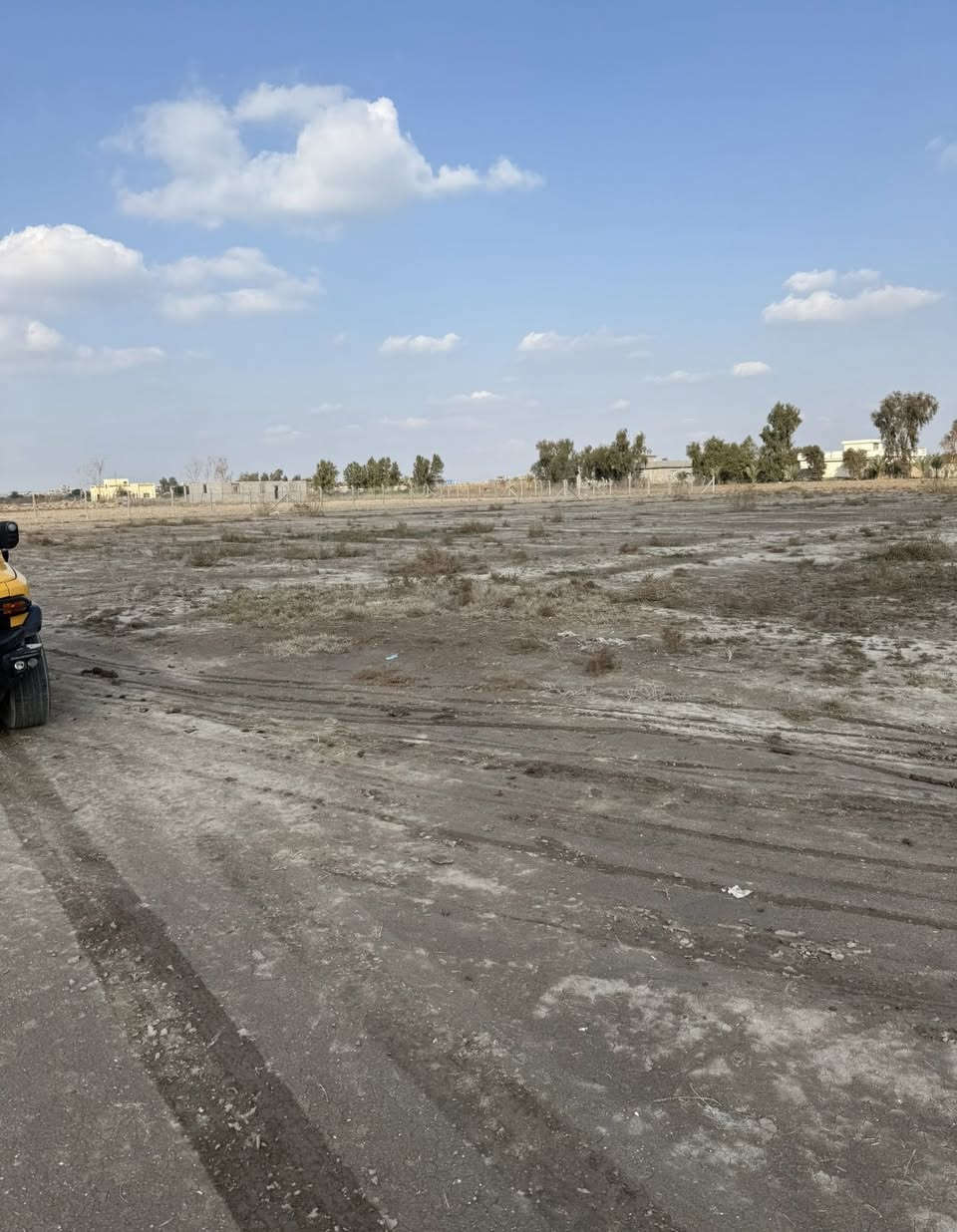 السلام عليكم عندي دوانم طابو زراعي سند 25 فتح بيان وتحويل بالطابو تكدر تسويها مزرعه  موجود كهرباء وموجود مي اساله وسكن موجود في المنطقه وكل الخدمات من مدارس واسواق ومحلات كلشي موجود شارع الارض 8 متر وجه الدونم الواحد 37 متر سعر الدونم 50 واكو ب60 مليون مليون الموقع بغداد التاجي بالقرب من ذراع دجله واليجي ما ارجعه فارغ ***********
