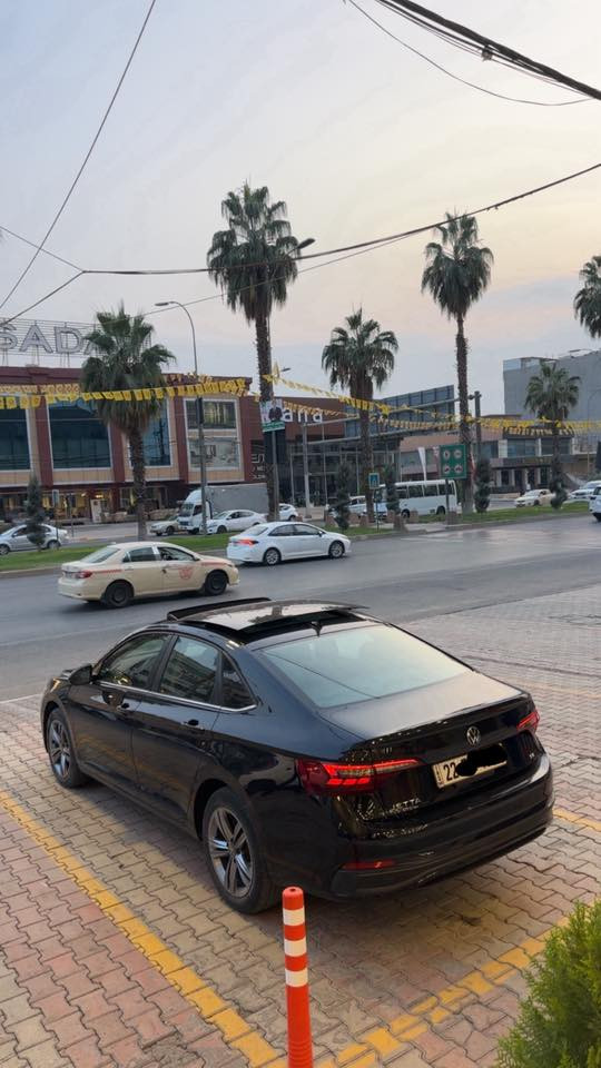 JETTA 🇩🇪
سنة الصنع / 2023 
اللون / أسود 
مشي السيارة/ 23 mil
حجم المحرك / 1.5 T 🚀
رقم السيارة / أربيل 

فئة السيارة / SE فول مواصفات 
بانوراما 
بصمة 
تشغيل عن بعد
أبواب بصمة 
صندوق بصمة 
لايت ليد 
بك لايت ليد 
كشنات جلد 
كشنات تدفئة
رادارات 360 درجة
نضام كاربلي واندرويد اوتو
اوتو ستوب 
نظام ايكو / سبورت 

وبقية المواصفات معروفة 

ضرر السيارة ( فقط باب السكن ونفسه متعدل ومصبوغ ايرباك برده فقط وراجع سستم )
السيارة عليها ادامة كاملة دهن موتل يم زيوت الحسام 
والتايرات قبل يومين تخم كامل جديد 
كاملة مكملة مابيها مصرف دينار
مكانها اربيل 
***********
