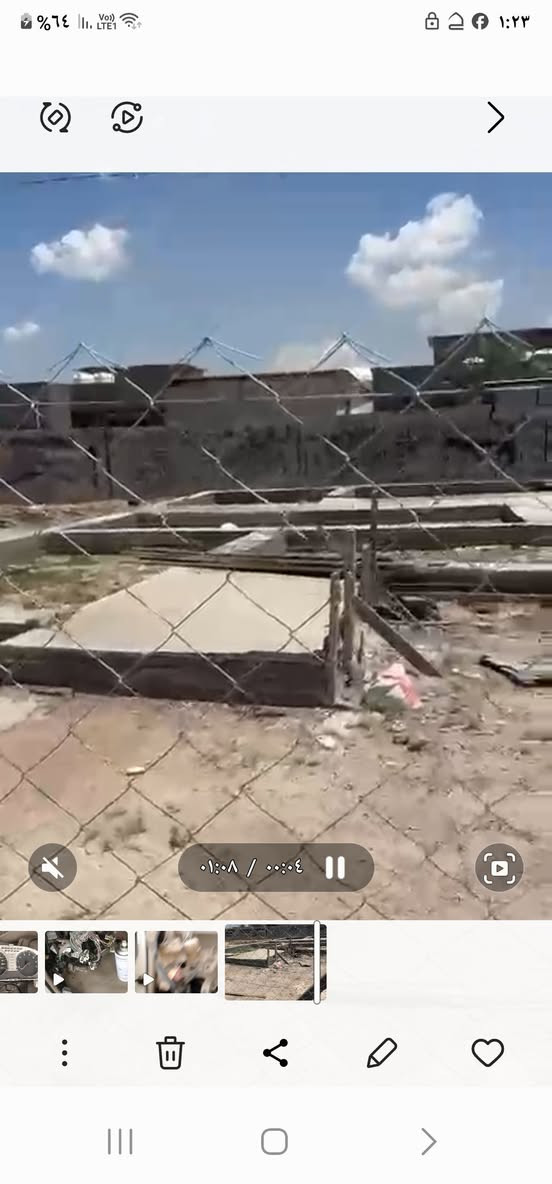 قطعة مساحة ٢٢٠م واجهة ١٠م ونزال ٢٢م خدمات كاملة وبيها خطين ماي قوي جدا تبعد عن تبليط ٣٠م والفرع عرضه ٨م العنوان بغداد  جسر ديالى القديم العريفية هاتف ***********و***********

