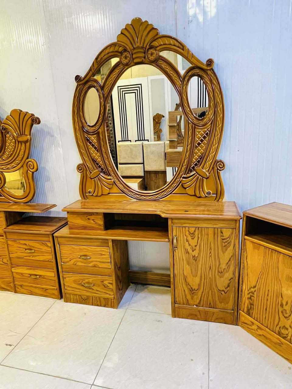 غرفه نظيفه  كلش ٧٠٠ وبيه مجال  مكانهه الشعب سبب البيع ضخمه مكفه المكان مستعجلين عالبيع


**إذا كنت صاحب هذا الإعلان وتريد حذفه لأي سبب، رجاءا أرسل رسالة إلى الدعم الفني**