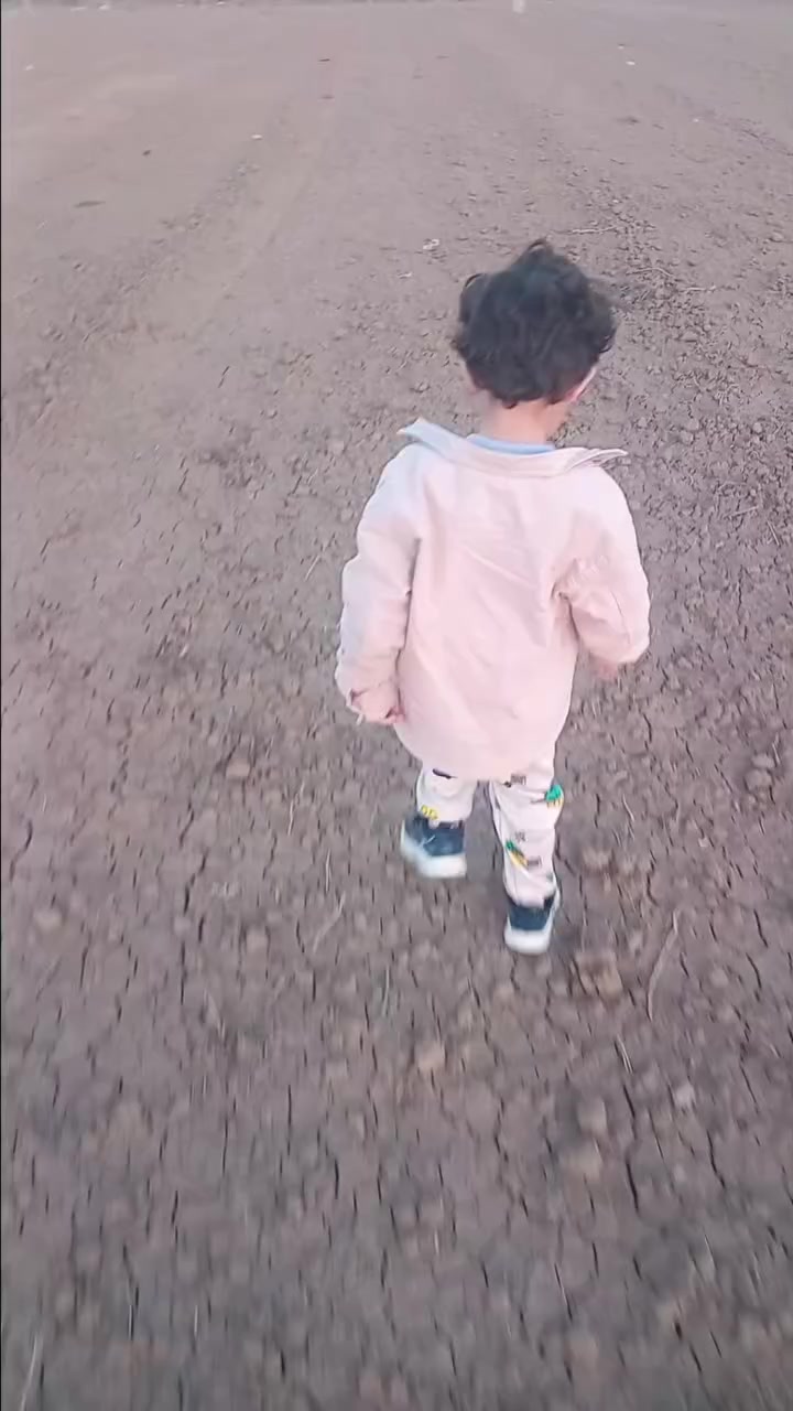 دونمين طابو سند ٢٥  واجه ٤٠مترخدمات كامله تبعد عن التبليط ٥٠ متر
ترهم سكن او مزرعه خاصه 
منطقه جدا هدوء ومرتبه وجيران نعمه 
سعر الدونم 80مليون 🤒
استفسار 
***********
