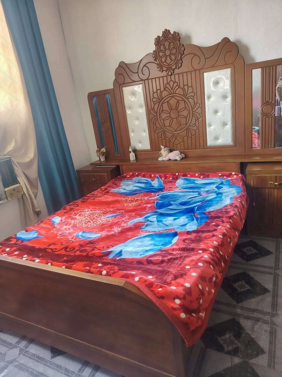 السلام عليكم للبيع غرفه نوم صاج مو سوكيه احطاطه شغل درجه أولا مكان ديالى الخالص سعر واحد اوربع اوبيهه مجال ***********
