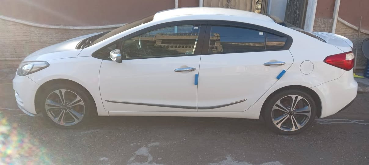 السلام عليكم سيراتو للبيع  بدون نقص بدون قطرة صبغ فقط بارد بل جاملغ الايمن على كد شبر موديل ١٤ كله ابلاد برغي ماملعوب بيه تاير كوري قبل شهر انشد باتري جديد رقم بغداد  السياره  خير من الله السعر١١،٥٠٠ *********** ابوعبدالله  مكلف بل نشر
