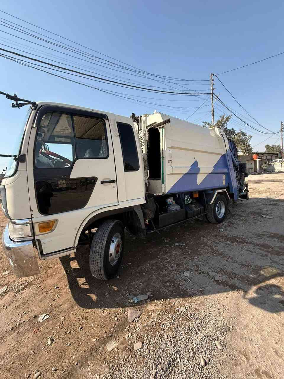 سلام عليكم من رخصت الادمن المحترم سياره هينو انكر قماره وربع كابسه نفايات 8/5 متر مكعب ثمانين فول عادي سته اسلندر رقم بغداد انكليزي سياره جديده منزل موديل ١٩٩٩ كامله سنويه بسمي تحويل مباشر مكفوله بيه جهاز رفع حاويات متخسر عليه ربع جاهزه للعمل اللستفسار اتصال عله الرقم ***********
