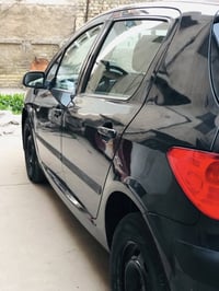 بيجو فرنسي2006 السياره جديده وجاهزه ماعوزها شي مصبوغه جديد كير محرك حد...