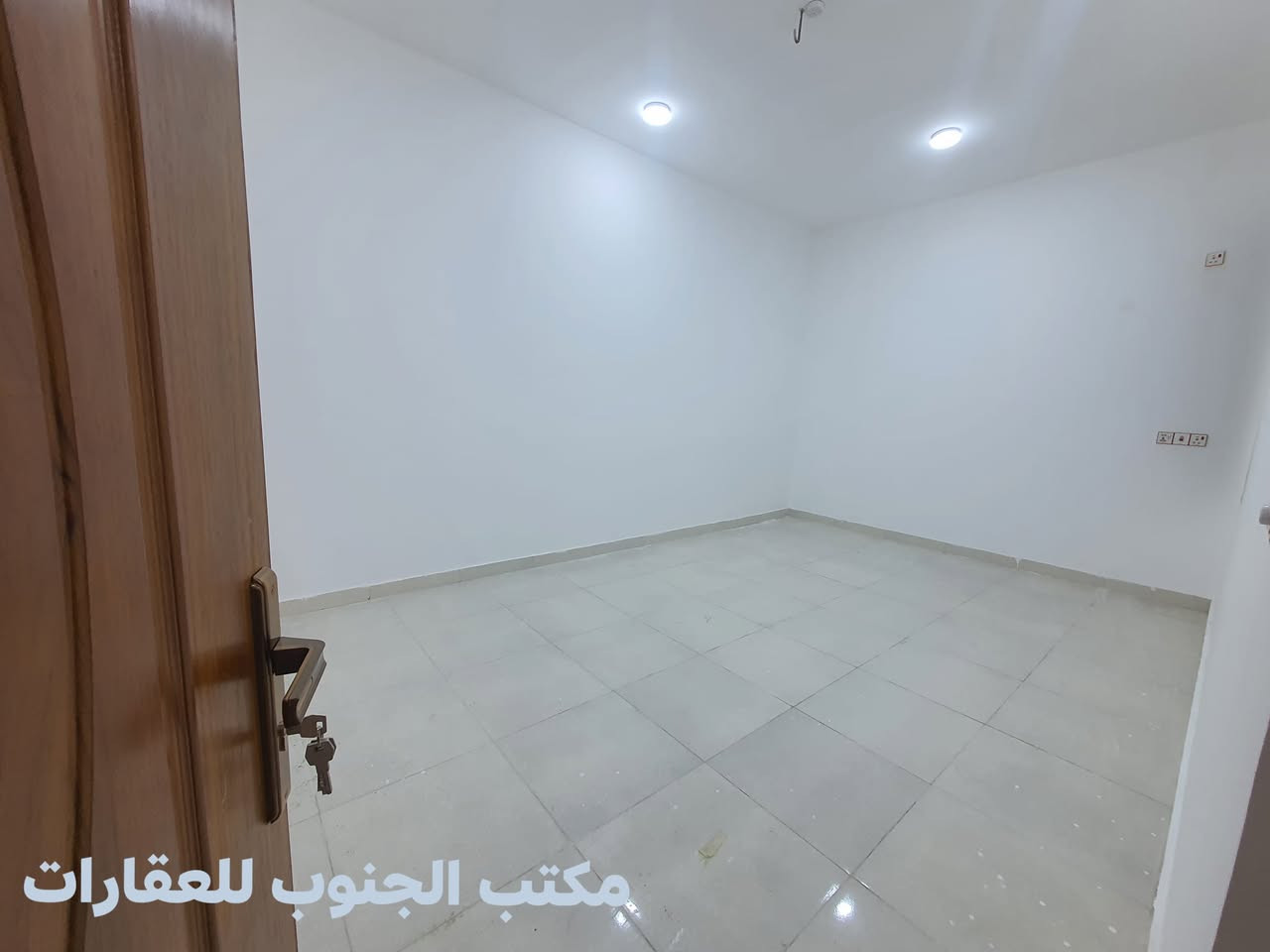 #بيت_منطقة_الحكم_للبيع_مساحة_135م (واجهة البيت جدا حلوه) 

#الاول غرفتين وصالة واستقبال ومطبخ وصحيات داخليه وخارجيه 

#الثاني غرفة چبيره وصاله والسطح شتايكر 

البيت بناااء 2025 غير مسكون نهائياااا وجاهز حاليآ للسكن 

#موقعه// خلف مدرسة الأم الفاضله(المدرسه الكويتيه)

#يباع_بالنقد_ويباع_مبادره (بشرط معامله جاهزه ومقدمه ٦٠) 
__________________________
المعرفة السعر وباقي التفاصيل 

#زيارة مكتب الجنوب للعقارات 

او الاتصال عالرقم ***********
بأداره المهندس م.حسين الشمري 

أعمل متابعه للبيج ليصلك كل ماهو جديد
