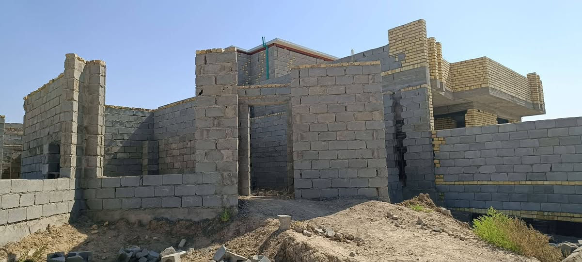 السلام عليكم هيكل للبيع في المحمودية قريه المعامره قرب حي الجزائر #الهيكل #رگن #ع #شارع #التبليط خدمات كامله ماء اساله وكهرباء وتبليط مساحه الارض 400م مساحه البناء فوق ال200م يحتوي ع غرفتين نوم وصاله واستقبال وهول ومطبخ ومجمع الصحيات  موجوده صوره المخطط جنس الارض زراعي 117 السعر 50 وبي مجال قليل ***********
***********
