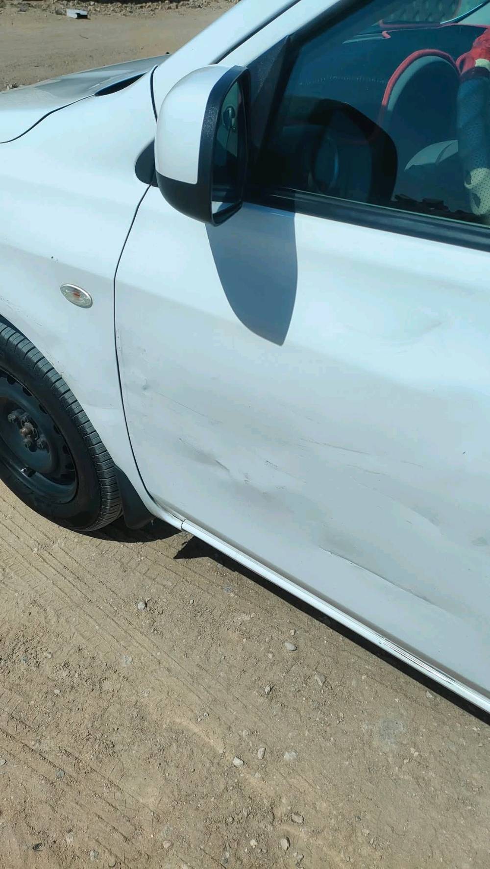 سلام عليكم. 
نيسان سني هندي موديل 19
رقم كربلاء الدولي باسمي تحويل مباشر
كير مكينة تبريد مكفولات 
حداديه نص عمر، نوزلات بلكات باتري تخم تاير كله جديد
مابيها صبغ فقط بالمشور اثر طخات ستوته ومامعمرات.. مكاني كربلاء السعر91وبيها مجال بسيط.. 
ت/***********..
