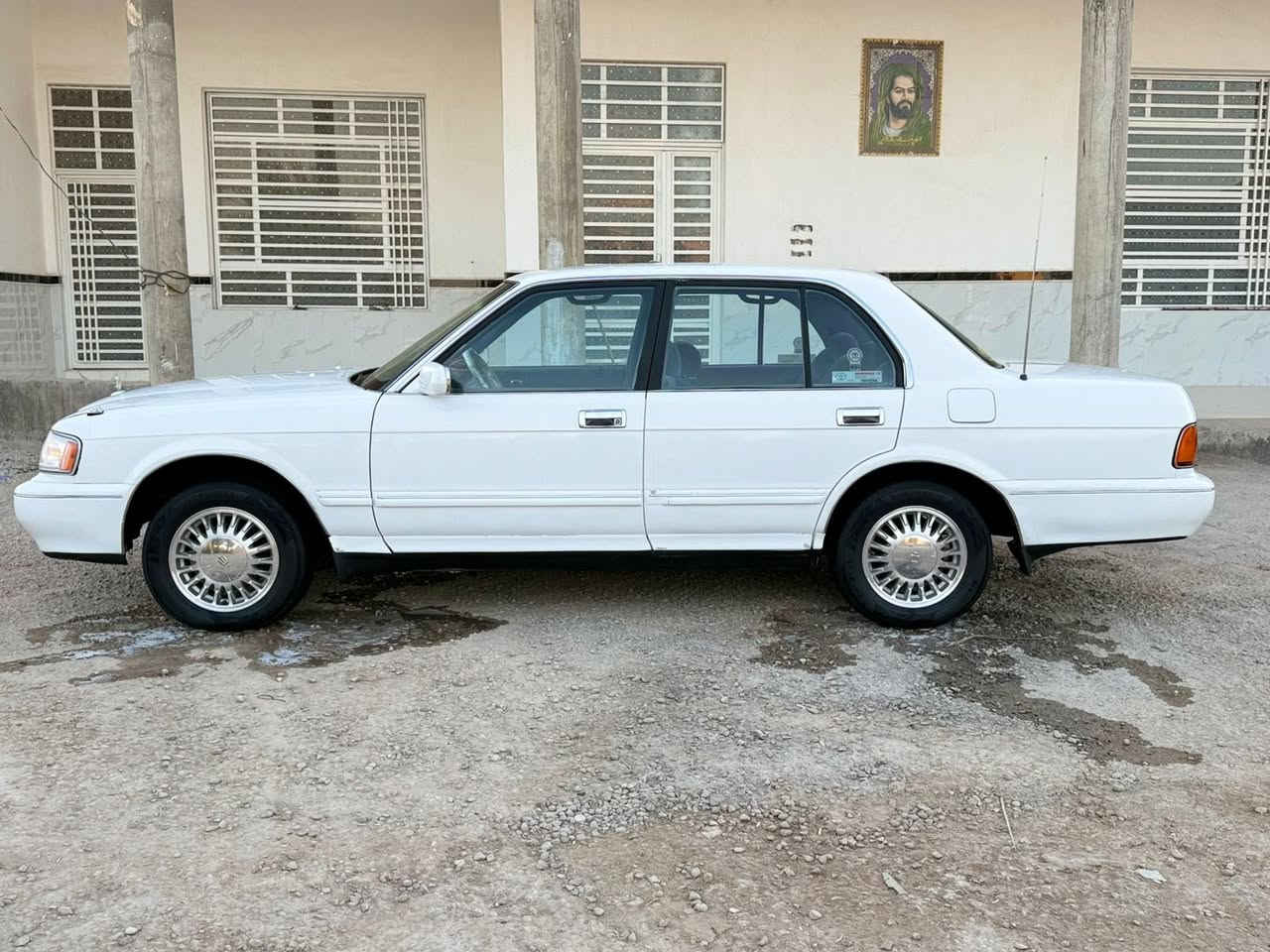 ***********
***********
السعر 73وبيها مجال
أرنب مكفوله كفاله عامه من الظربه والكص ونقل جثه والعيب الشرعي والصواليات رقم نكليزي بغداد بسمي سنويه مجدده 2031مكينه وكير جدد حداديه جديده تخم تاير جديد تبريد شغال الكهربايات شغاله سياره جديده وجاهزه معنه الكلمه
