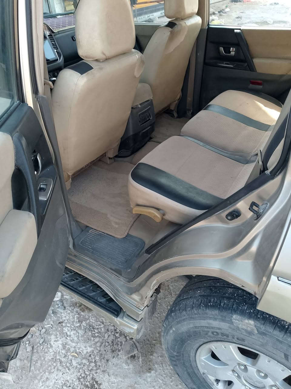 مكفول رقم بغداد دولي موديل2004بسمي محرك 3000تبريد حداديه زينات محرك كير مكان نجف *********** سعر 80بيه فقط جاملغ امامي صبغ شويه على البلاد
