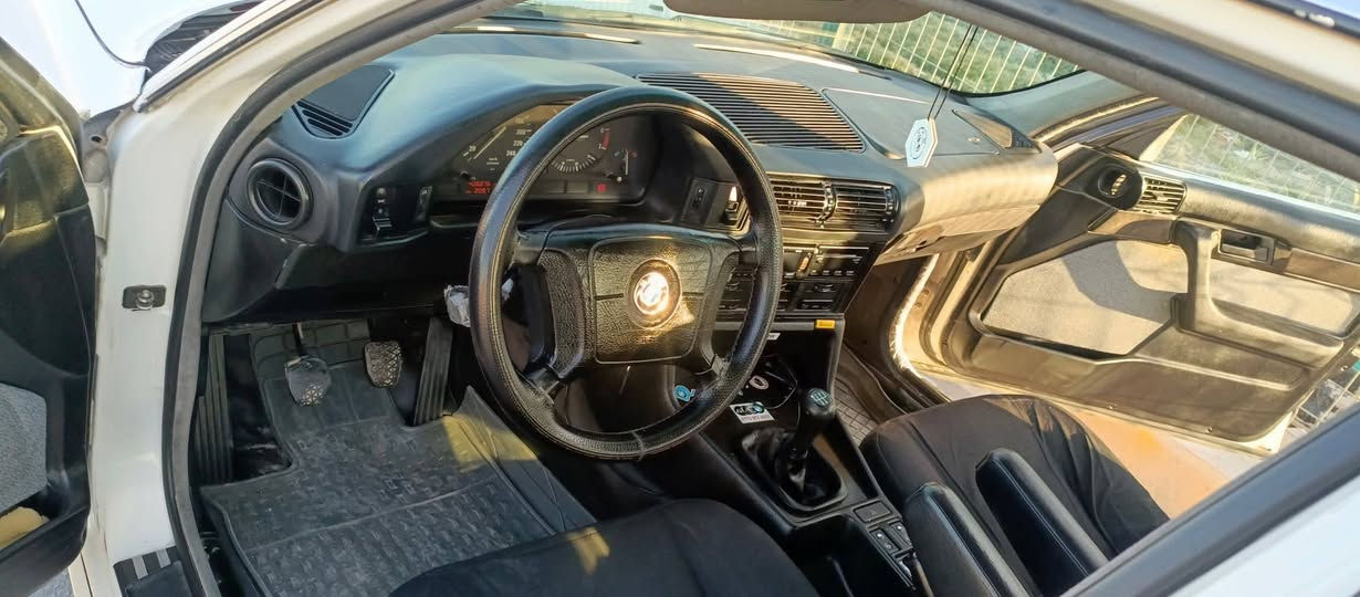 السلام عليكم بي أم للبيع مديل 1991 525i دبل ايرباك سياره جاهزه حداديه تخم تاير تبريد ثلج كير عادي مكينه مسكر 25 تك فانوس غرفه نضيفه حيل كشناته جلد ومخمل حلوات واني مخلي دوشمه السياره حلوه واحلى  من الصور رقم اربيل جديد سنويه لل2030  مكان السياره النجف قرية الغدير للاستفسار اكثر  اتصل وبيك خير وتدلل *********** السعر 57 وبيه مجال قليل
