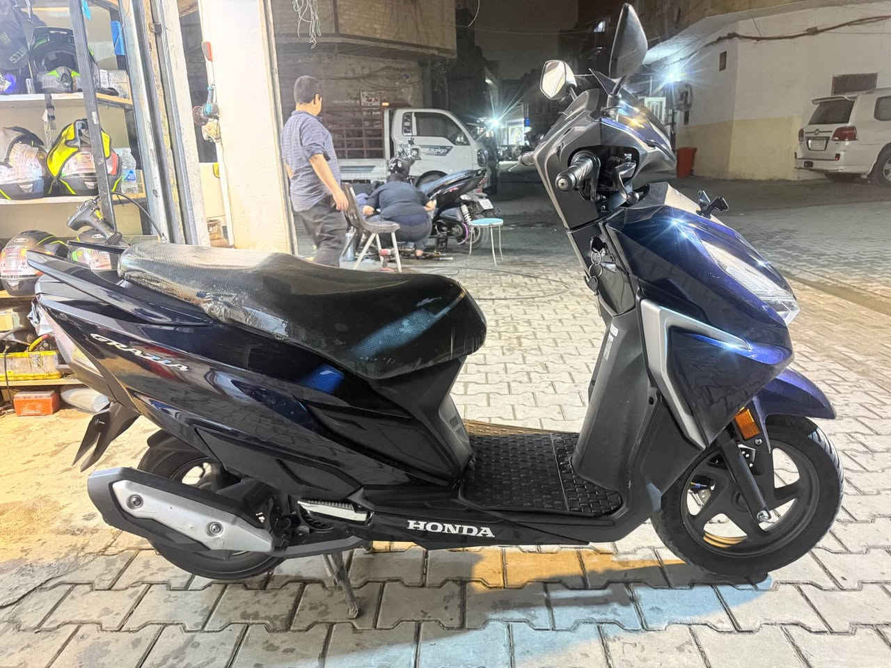 سلام عليكم 
للبيع فقط 
هوندا ياباني 
نوع كرزلا 
غراضها مال بيسي اكس 
ماشيه 14 فقط 
رقم وسنويه وشرط التحويل 
دراجه ناعمه وقويه واقتصاديه جدا 
مكاني بغداد فضوه عرب 
معرض كريم الربيعي 
بيع نقد وأقساط ماستر رافدين فقط 
*********** بغداد, العراق
