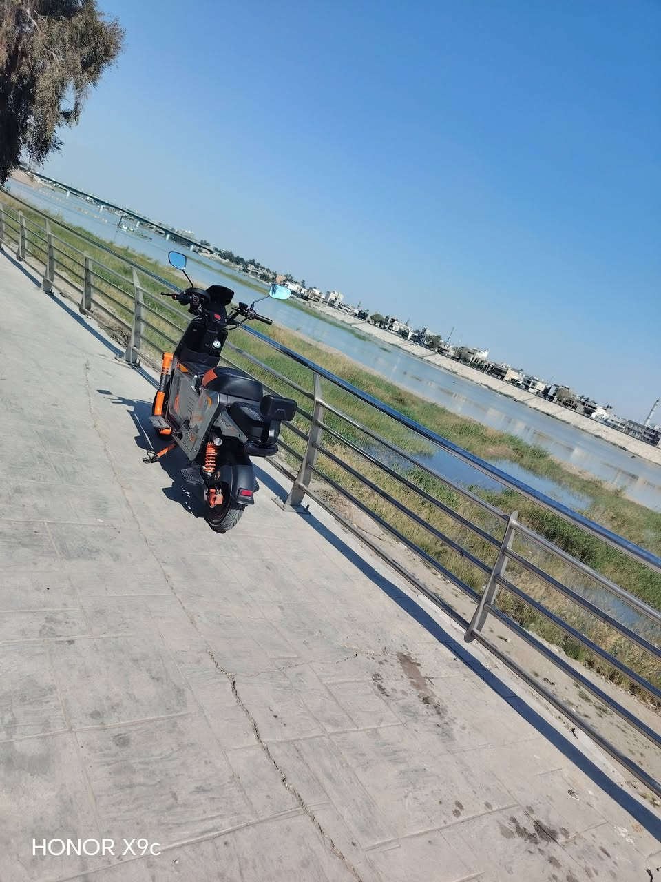 دراجه للبيع بسعر 550,000 مستخدمه لمده اسبوعين دراجه مع ضمان ثلاثه اشهر للتواصل مع  ***********
