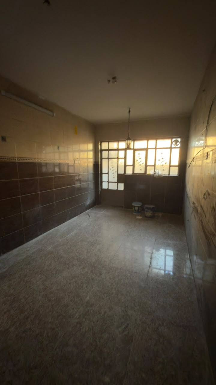 🏡✨ للإيجار ✨🏡
📍 دار سكنية بمساحة 100 متر
🛏️ تحتوي على 4 غرف نوم
🍳 مطبخ حار / بارد
🚿 خدمات متوفرة في كل طابق
✅ مناسبة للعوائل
✅ جاهزة للسكن

📞 للاستفسار:
***********

🏢 مكتب أرض القمة للوساطة العقارية
🔑 نوفر لكم أفضل الخيارات العقارية
