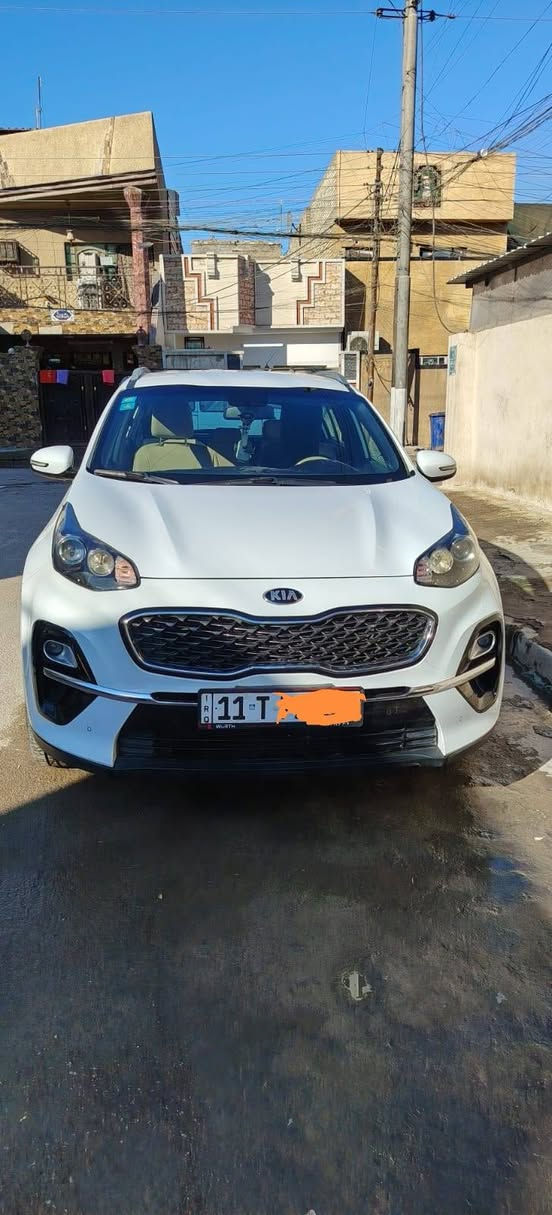 كيا سبورتاج موديل 20 خليجي سعر شدتين وبيها مجال سياره فول بدون بصمه المري الجانبيه اشاير الانظمه قياده ثلاثه  تحكم ستيرن جهتين والسياره خير من الله مال بيت مكان السيارة بغداد الدورة ابو دشير *********** بغداد, العراق
