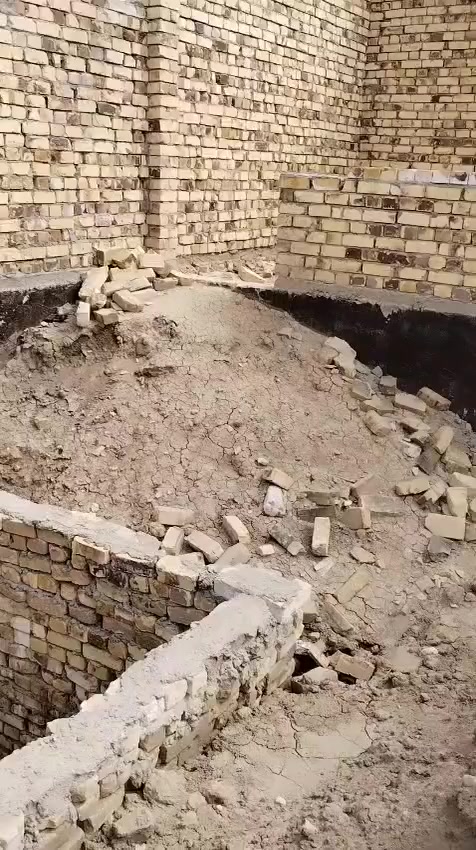 هيكل للبيع مجاور مجمع حجي هندي بحول جامعه الهيكل يريد سكف واني صاحبه عائله ومااعندي أكمله الهيكل سند 25الهيكل مرقم من البلديه  الهيكل 200متره السعر 50 وامشي عليكم الحسين الي يريد يشتري يتصل مايريد يشتري لا يتصل بس يعامل اني كاعده ايجار وحال الضيم حالي وشكرا جزيلا ***********
