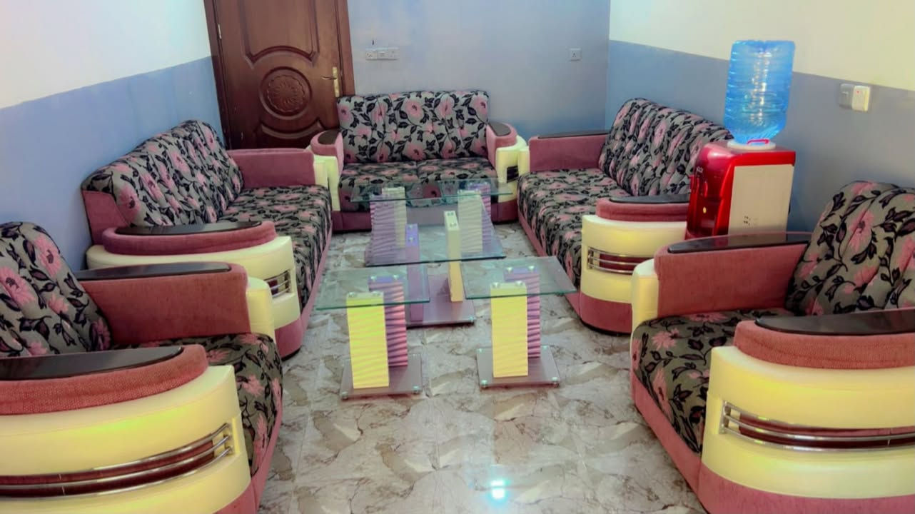 تخم مستخدم نضافته 80 بل ميه وياه 5 طبلات زجاج الطبله الچبيره قياس 70في 130 ولطبلات الزغار قياسهن 35 مربع  عدد4 السعر 200 قفل مكاني تكريت الديوم  ***********
