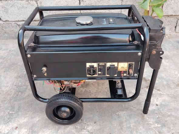 للبيع موالدة استرة كوري 3كيفي 12امبير موالدة جدا💯💯 نضيفه📍 مداخلة اي تصليح 🪛ملف نحاس شغالة وعل فحص سلف وحبل فقط نقص باتري صوت هادأ🏞️🌏 اقتصاديه بصرف البنزين السعر 150 الف الشراي☎️ يتصل المكان بغداد التاجي ***********........ 
*********** يوجد خدمة توصيل🚖🚖 الواتساب🛑🛑🛑 بلخطين مفتوح 🛑🛑🛑🛑🛑🛑
