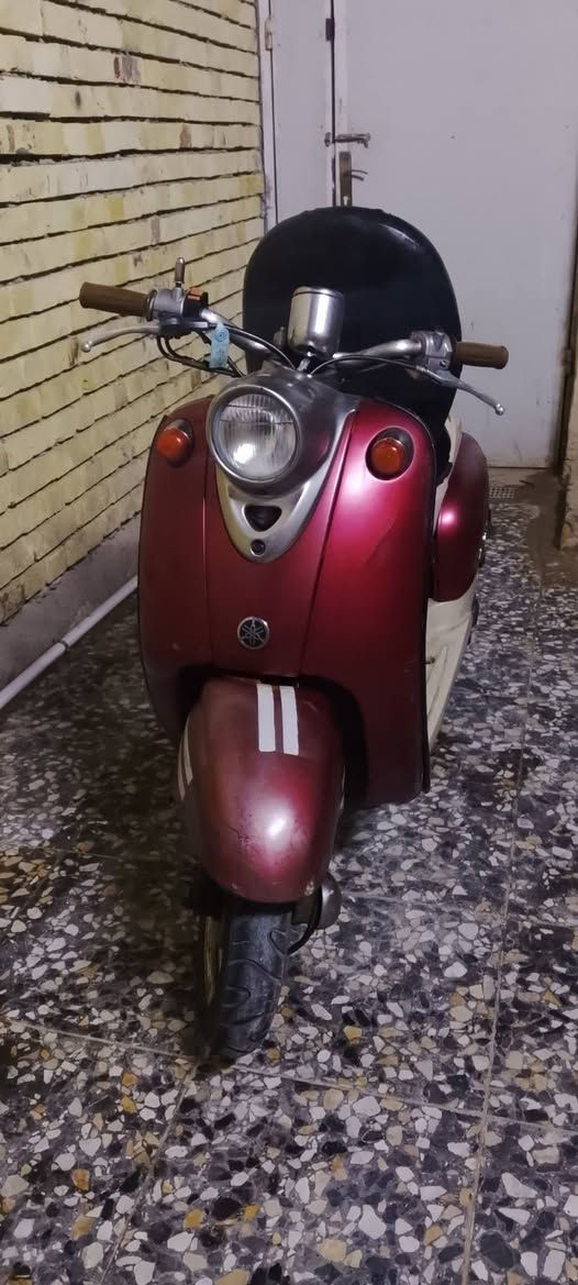 مصريه فحل قفل اكسن خطين دراجه نضيفه وكهربائيات شغاله.  سلف هندر. قفل جنطه دبلات كله شغال.مكينه ناعمه شلعه قويه  كفرات اصليه. السعر 275 مكان ناصريه. ***********
