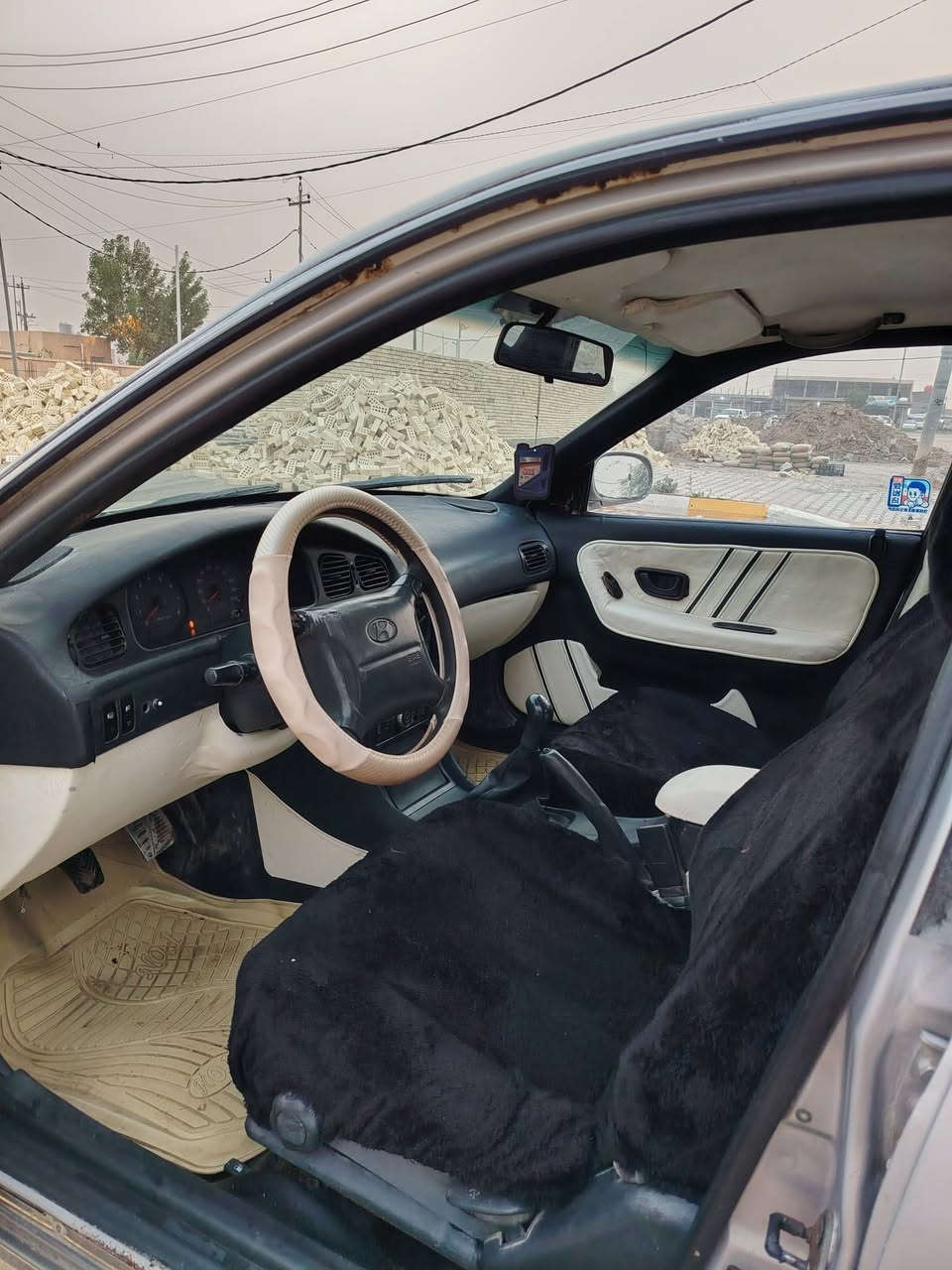سلام عليكم شباب عندي سوناتا تو رقم بغداد كلشي بيه شغال تبريد ثلج كير عادي مكينه 2000  أريد مراوس بطه ونطي فرق أو بيع  سعر 42  رقم الهاتف ***********
