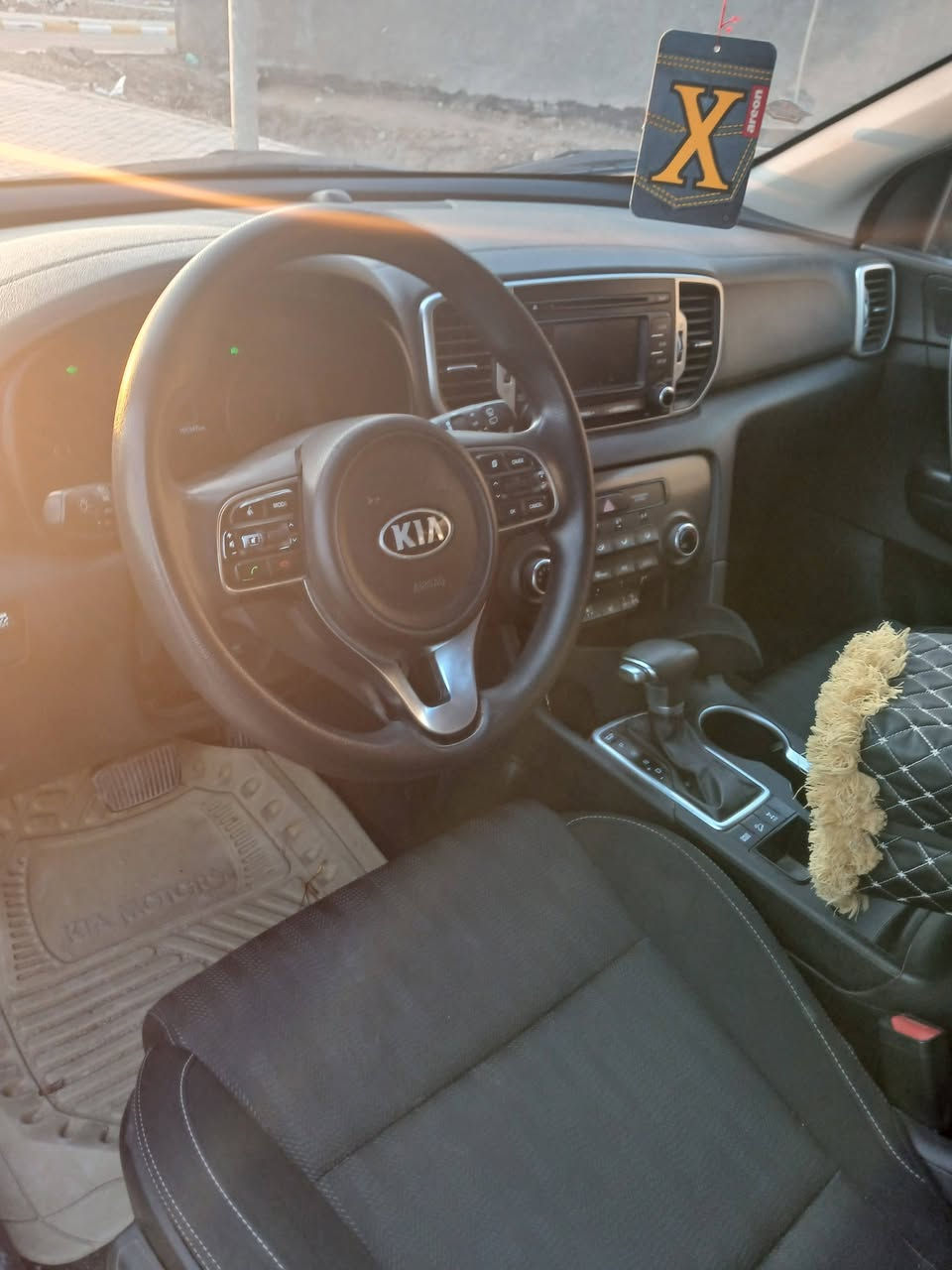 #للبيع ومراوس كيا سبورتج سياره جاهزه رقم مثنى انكليزي باسمي وارد امريكي ضرر خفيف مكينه 2400 السعر 143 وبيه مجال عنوان سماوه حي الحكم ..اتصل ودلل ***********
