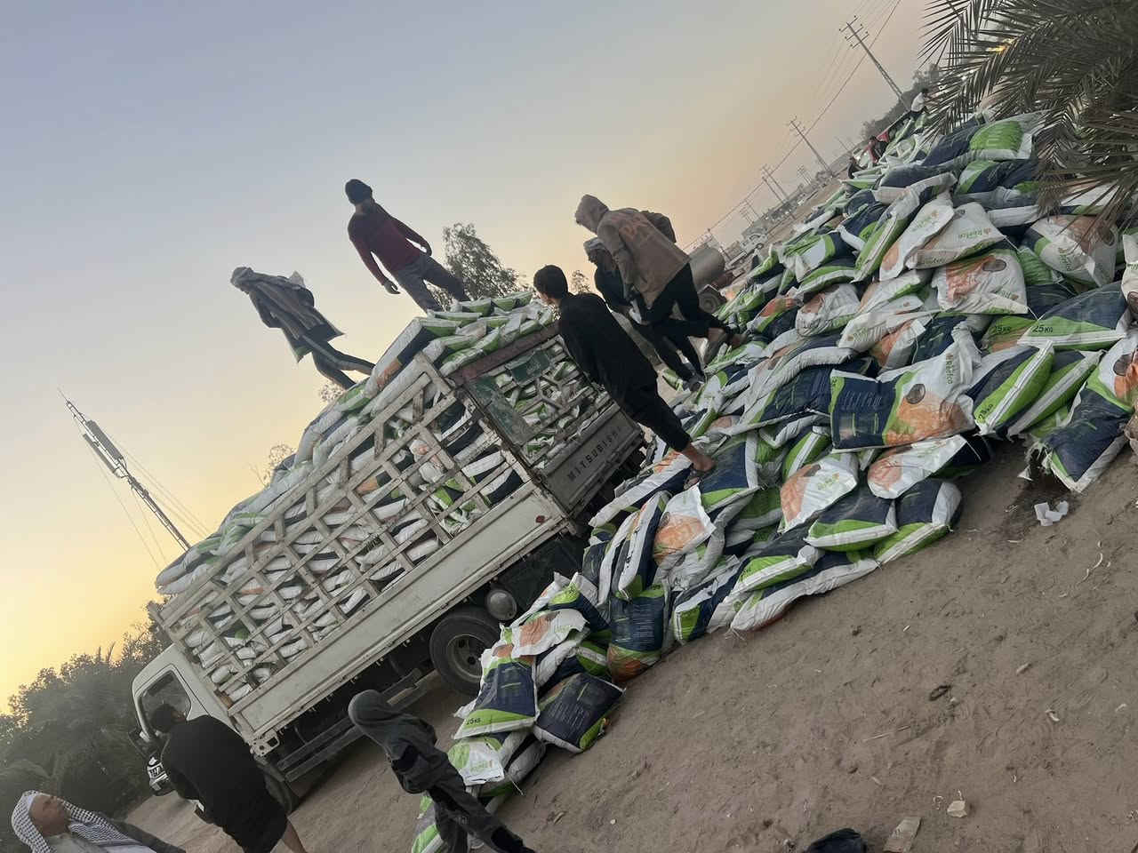 وصول سماد ريفكو المخصب
معالج بأحدث التقنيات والتكنلوجيا اليابانية من شركة سما كربلاء خالي من البذور والحشائش 
والمسببات المرضيه عمود 550 الحيدريه خان 
خان النص رقم الهاتف ***********
