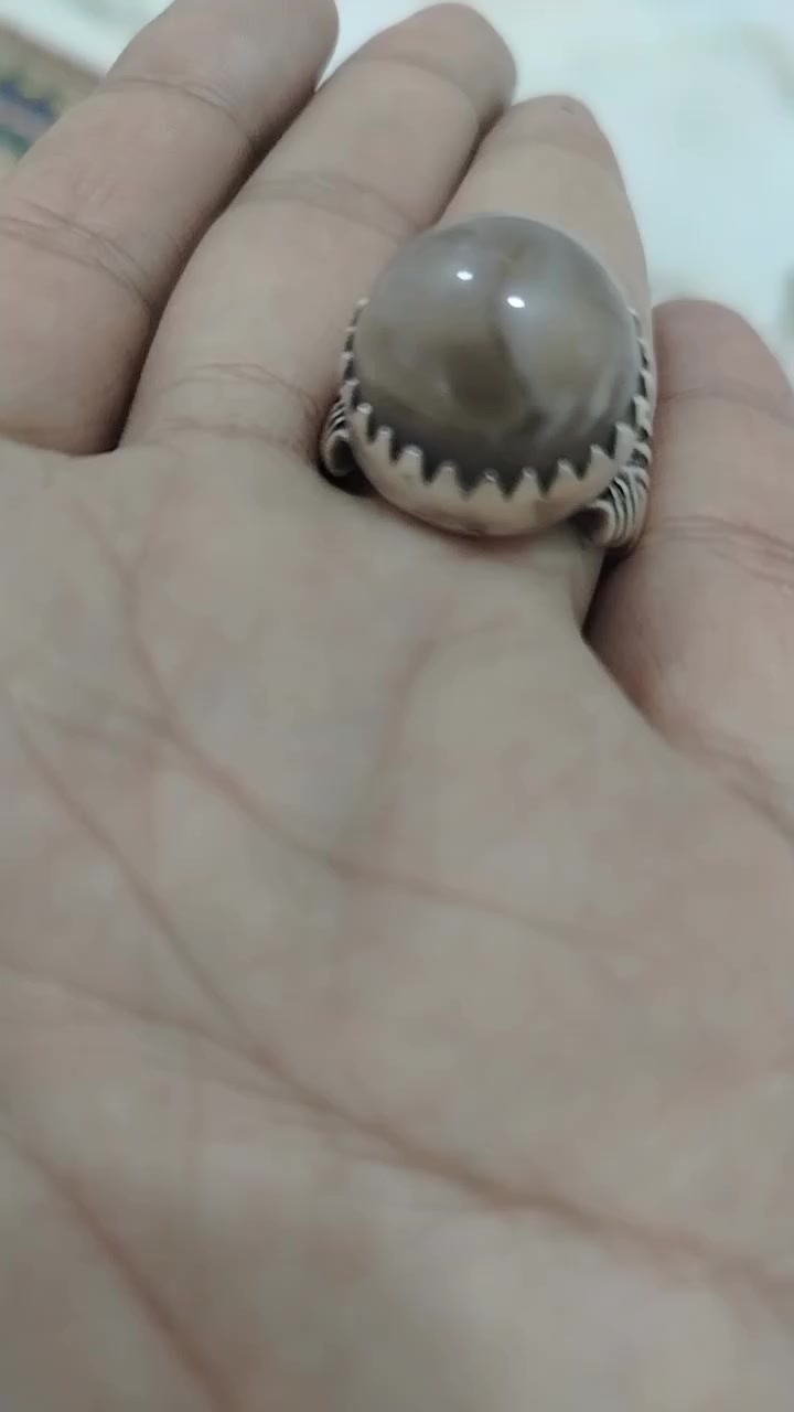 صياغه ثقليه
حجر قديم ماعرف شنو نوعه
صياغه فضه قديمه 
شعندك مرواس


**إذا كنت صاحب هذا الإعلان وتريد حذفه لأي سبب، رجاءا أرسل رسالة إلى الدعم الفني**