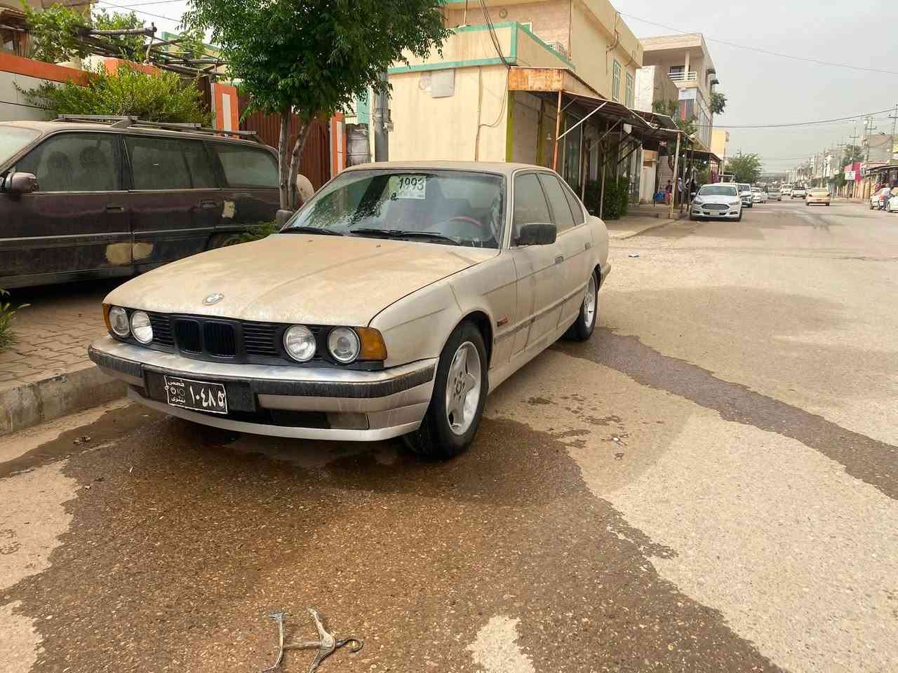 Bmw525 گير ئؤتؤماتيك
دوجامي كاربا 
دو كوشني كاربا كوشني جلدي ره ش 
سلايت ته بريد به س كومريسه ره كه ي زه عيفه 
داژبلو به رگي درگاو سه قفي پاكو جوانه 
سعري ٣٥ گه لايه 
***********
شوين عه ربه ت
