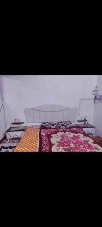 اخوان عندي غرفه تركيه   وياها ميز  تواليت بي مرايه  مع دوشك  سعرها  ٦٠...