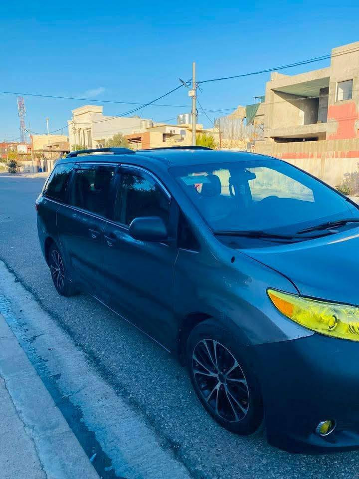 السلام عليكم سينا اللبيع موديل 2017رقم احمر اجرة بيها قطية صبغ وحدة تخم تاير جديد وصدر جديد سنوية وهزة جديدة السعر 170$ وبيها مجال ***********
