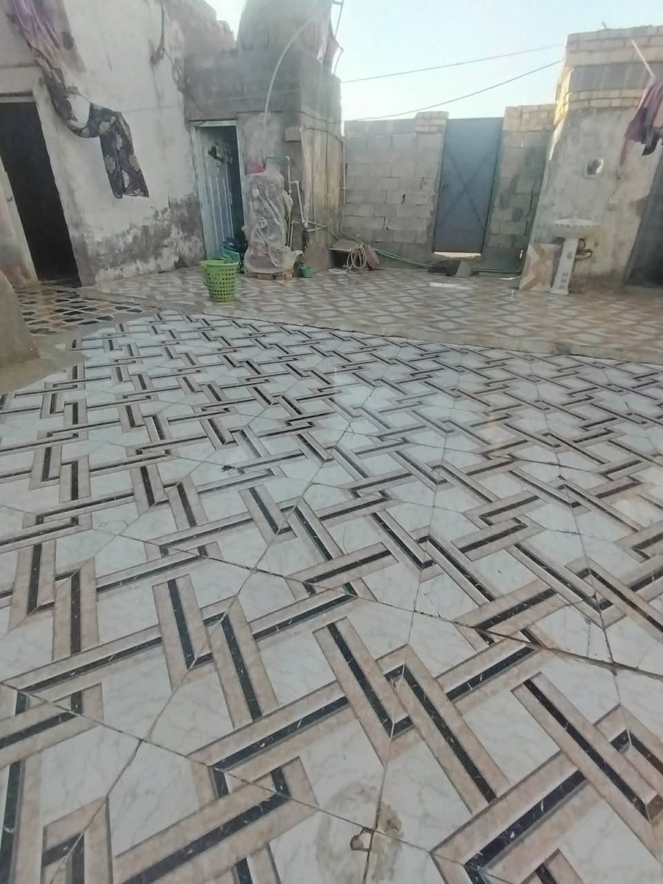 بيت للبيع بلكحلاء بحي الرحمه مساحه 125متكون غرفتين وصاله وديوانيه ومطبخ وصحيات رقمي ***********
