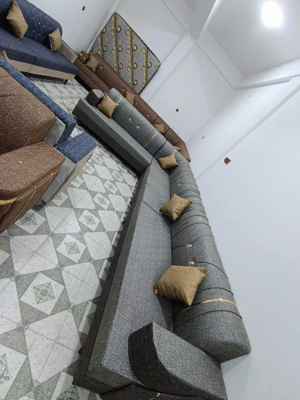 عرض لمدة 3 ايام 350 الف فقططط
ديوان جديد 10 مقاعد 
شغل بلاويد اسود 
عنوان جغيفي ثانيه 
توصيل مجاني داخل الفلوجة 
للاستفسار ***********_***********
